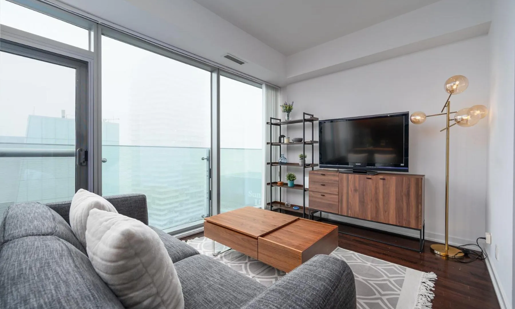 Downtown Suites 1 Toronto Apartment
